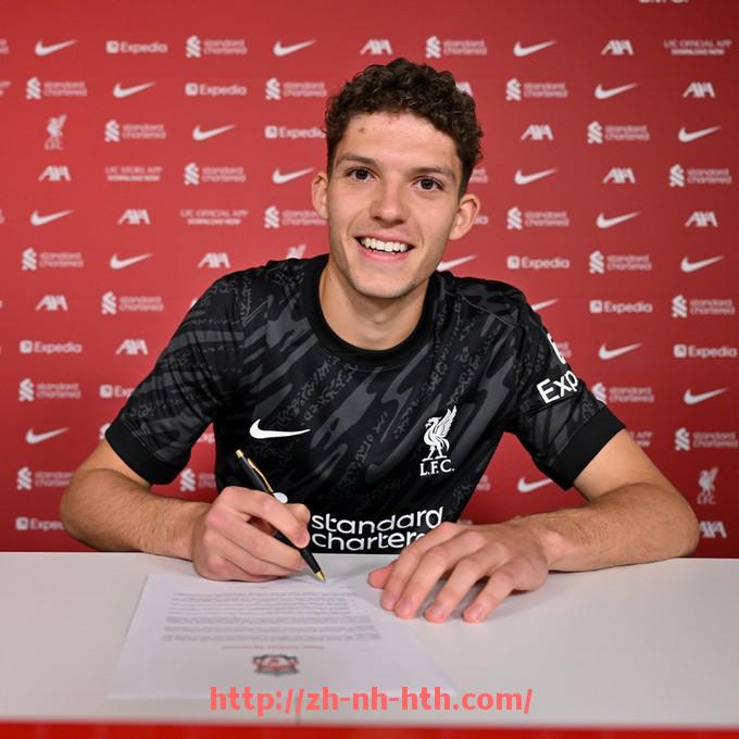 华体会hth登录入口-法甲赛季亮点回顾：十大进球与战术瞬间精彩盘点